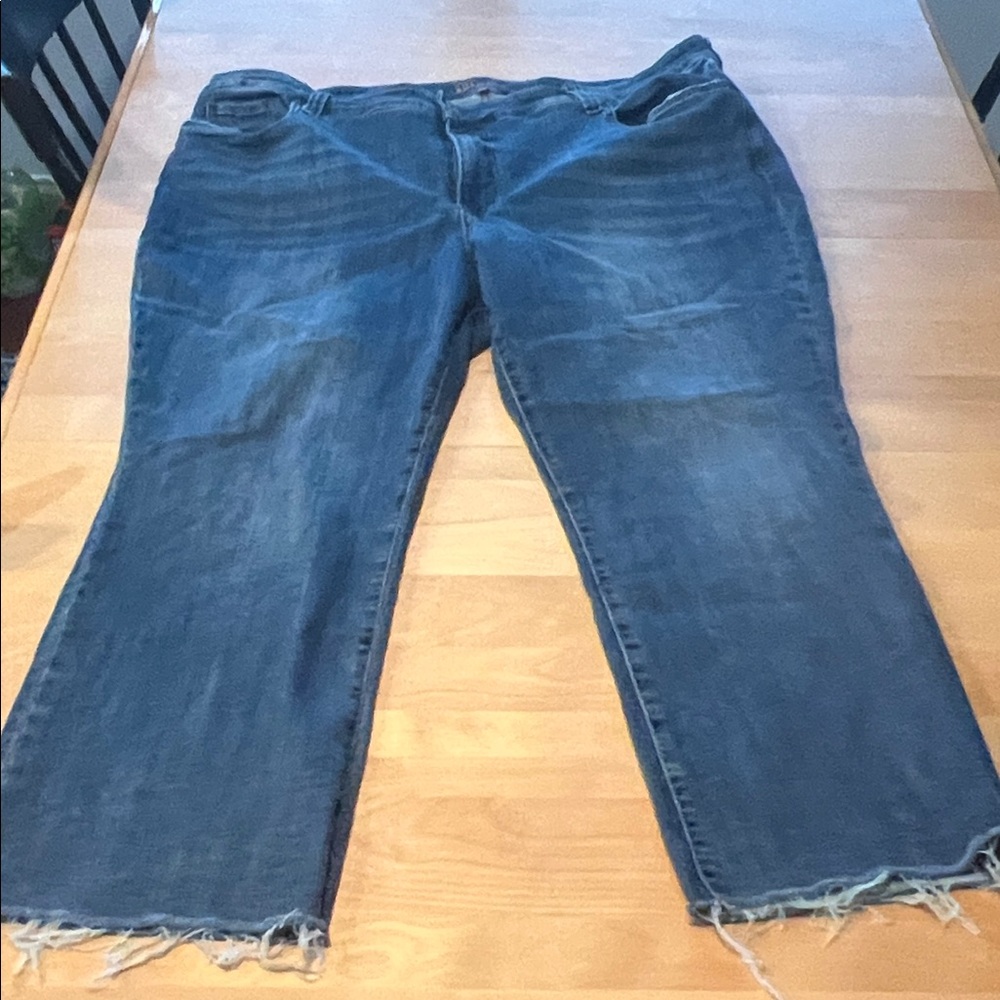 Kut from the Kloth Nikki mid-rise ankle flare 24w